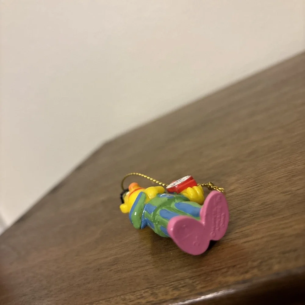Ornament Bert Holding Clock Sesame Street Vintage 80's Figure Figurine 2